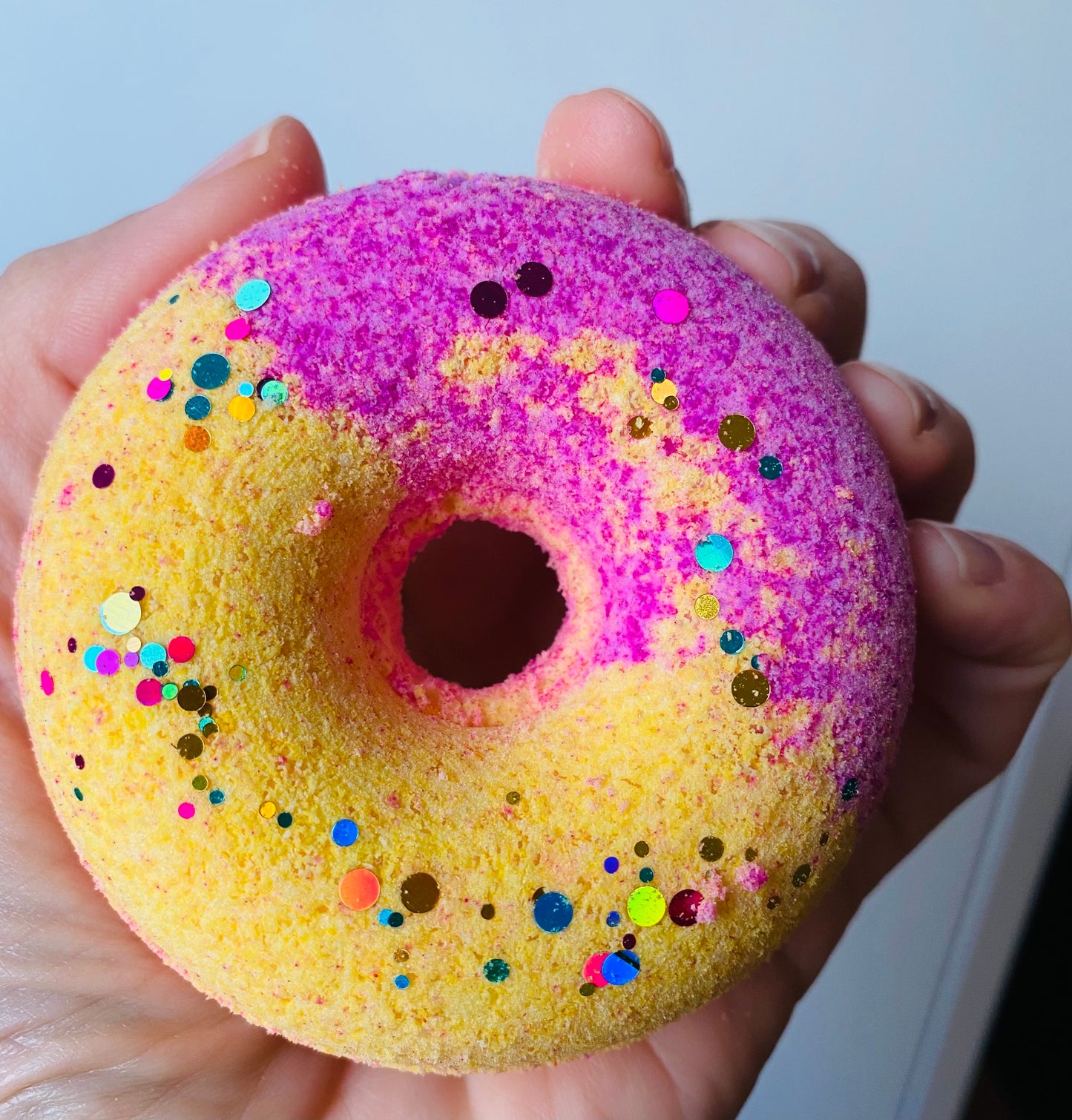gelb roter Badedonut